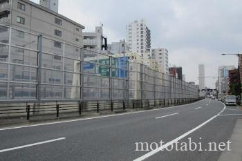 左手に首都高・西池袋の出口
