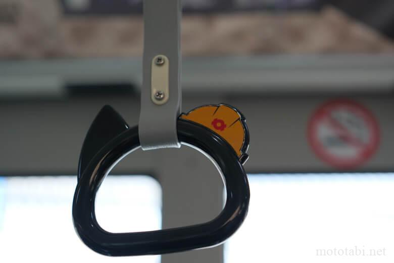 黒部ダム・電気バス・猫型つり革